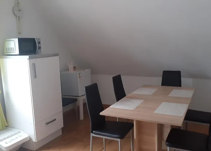 Privatunterkunft Privatzimmer *